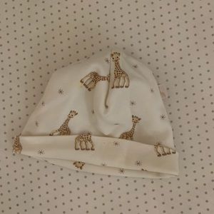 Kissy kissy beanie sophie la girafe print